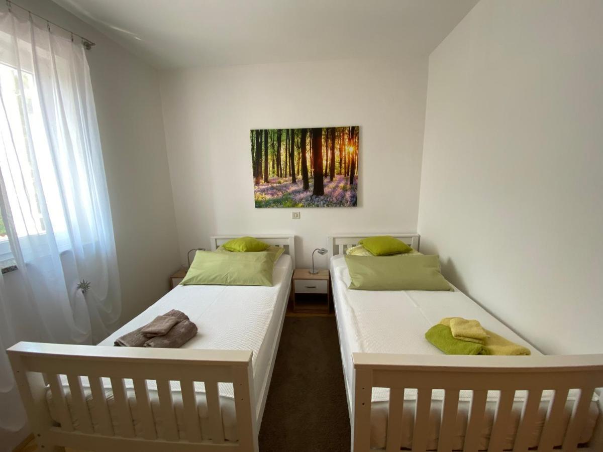 Molnar Apartamento Premantura Exterior foto
